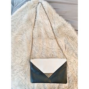 Black & White Over the Shoulder Purse ✨